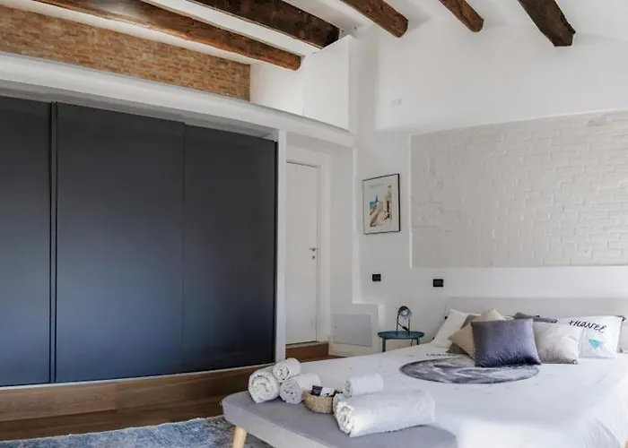 The New Place Φεράρα